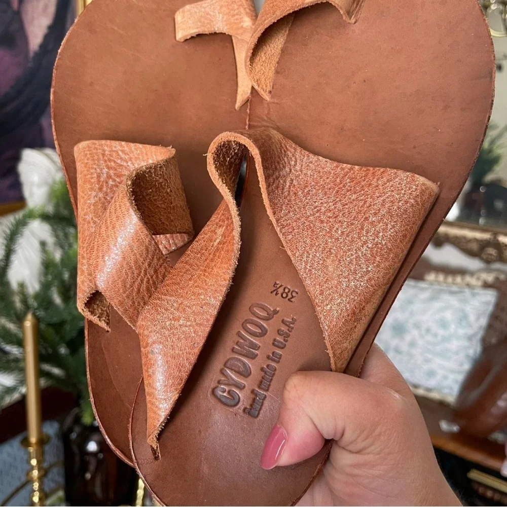 Cydwoq Handcrafted Tan Leather Toe-Loop Sandals